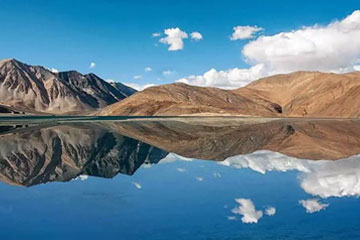 Amritsar to Leh Taxi Service